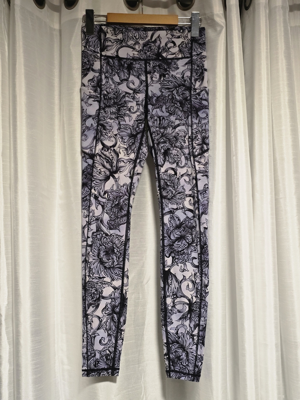 Size 4. lululemon athletica Floral Print Leggings in Black and Gray 27" Inseam